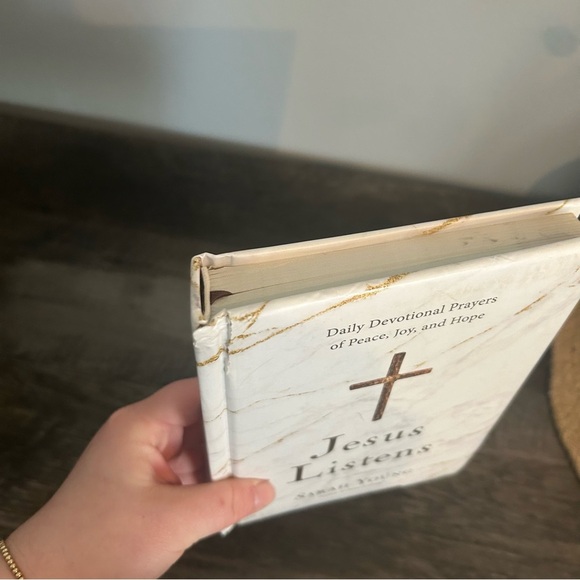Jesus Listens: Daily Devotional Prayers of Peace, Joy, and Hope - Picture 3 of 5